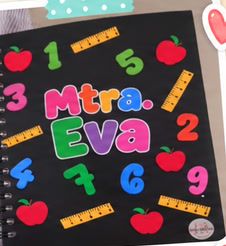 Agenda negra personalizada «Mtra. Eva» con números y manzanas de colores